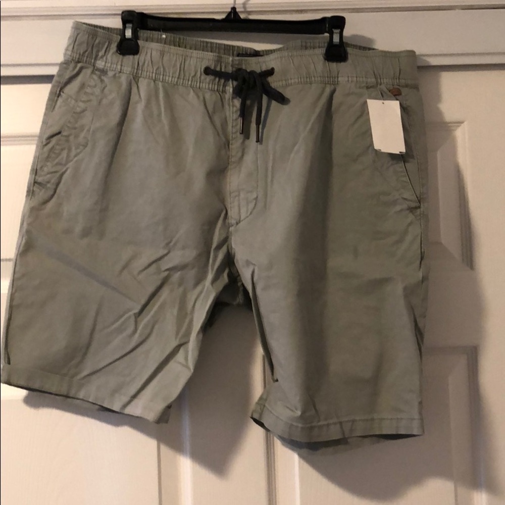 grey men’s shorts